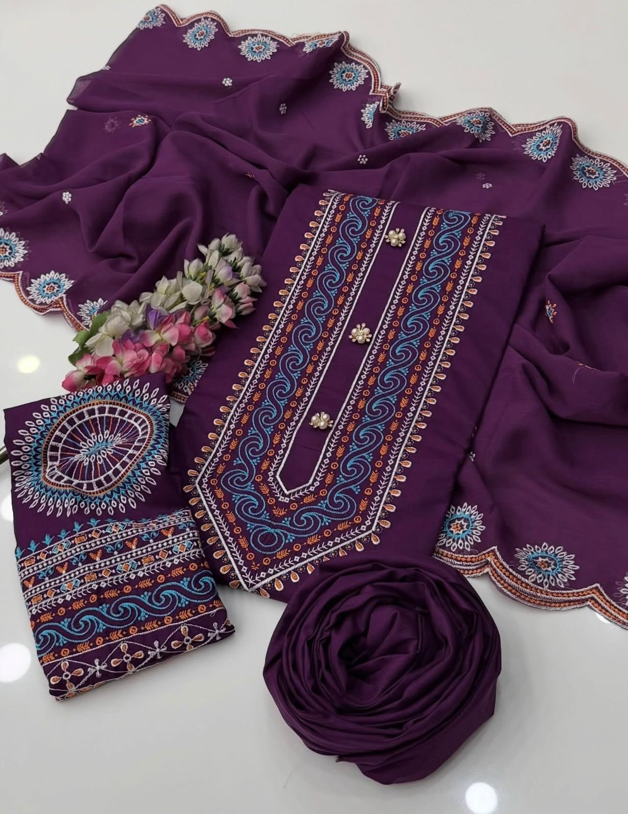 Beautiful Embroidery Lawn Shirt & Trouser - Image 5
