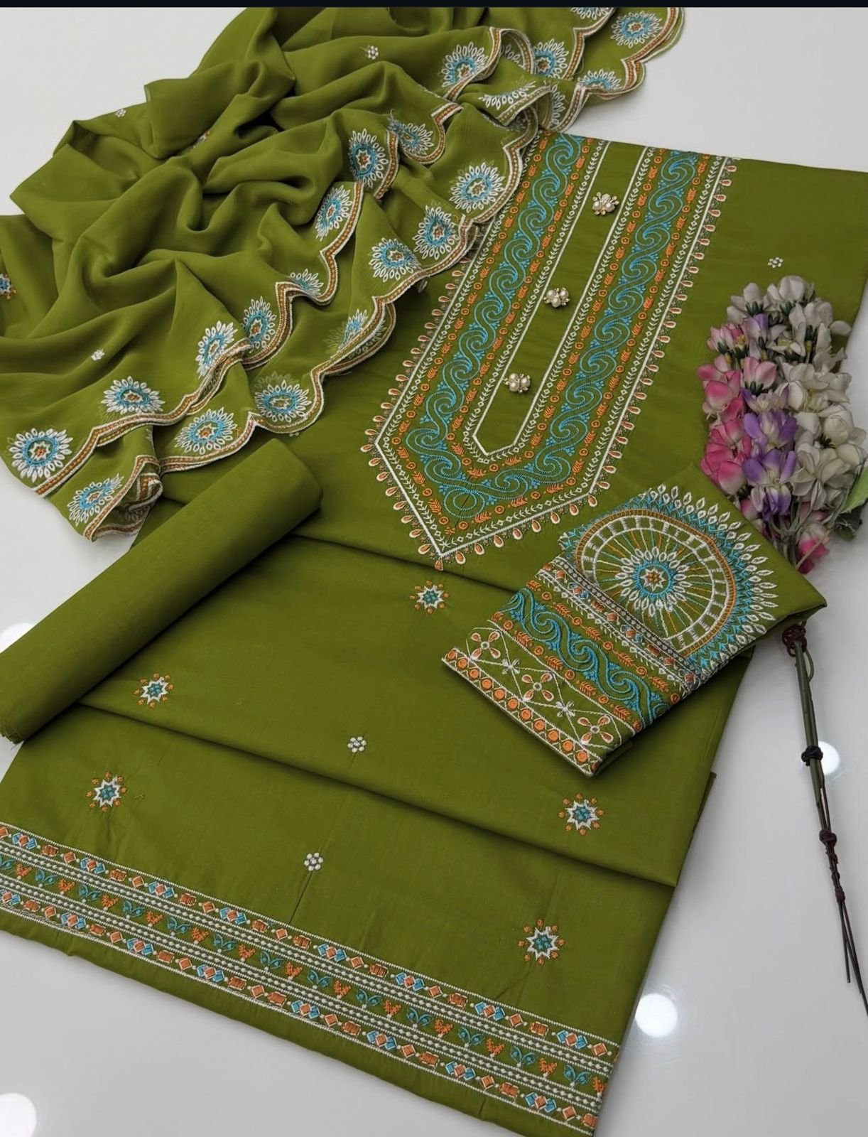 Beautiful Embroidery Lawn Shirt & Trouser - Image 7