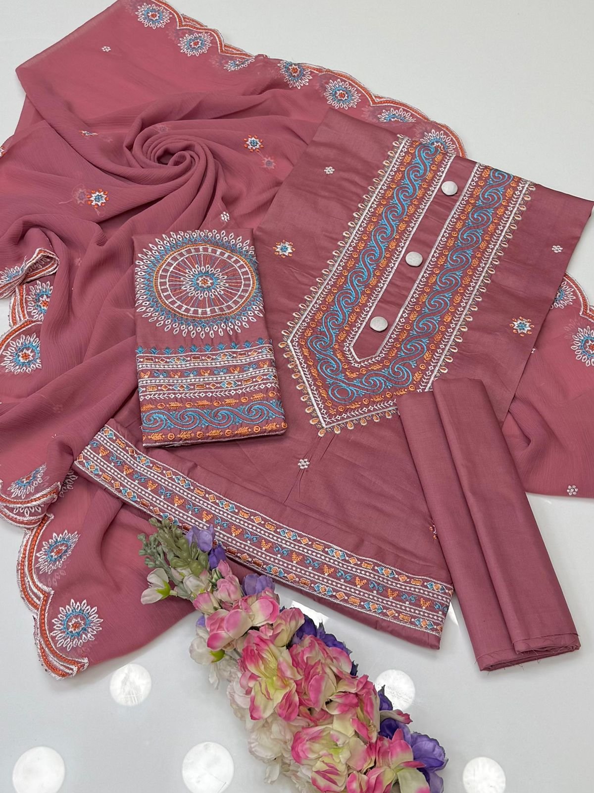 Beautiful Embroidery Lawn Shirt & Trouser - Image 8