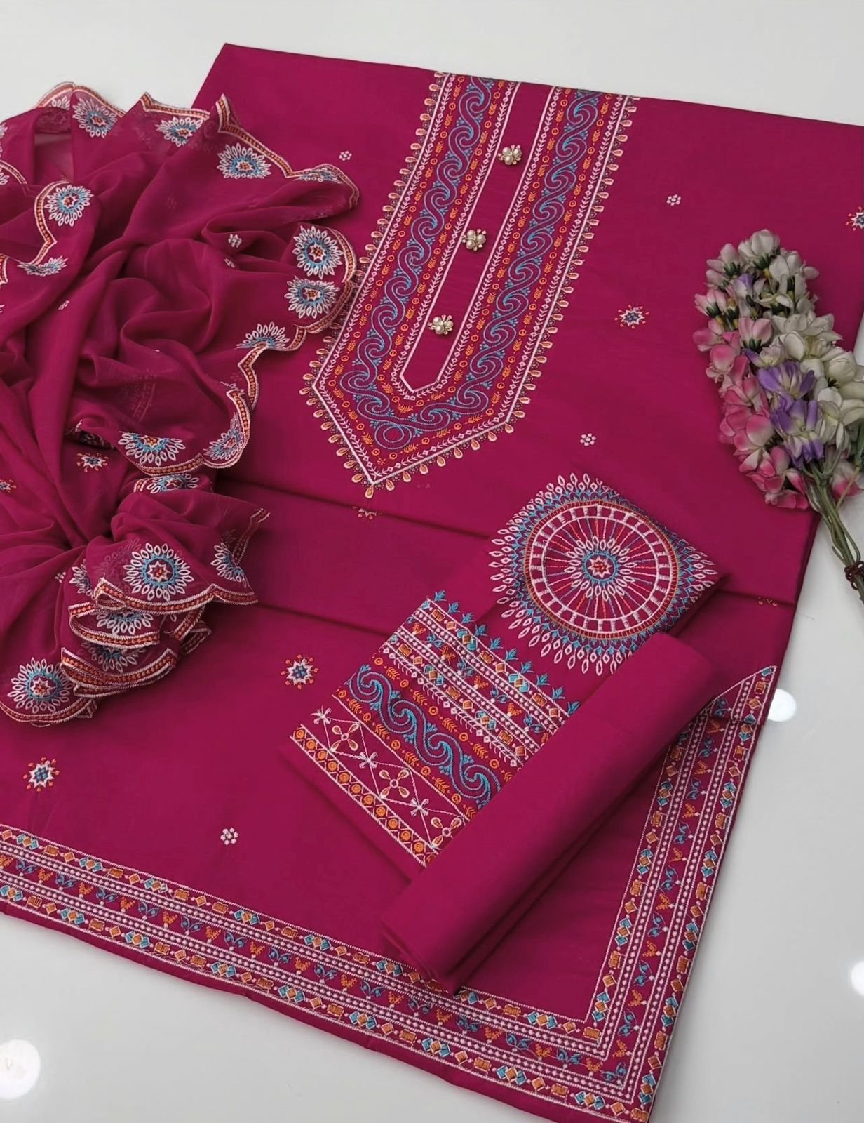 Beautiful Embroidery Lawn Shirt & Trouser - Image 9